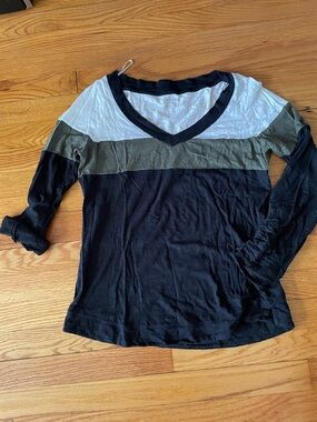Express Women's Long Sleeve V-Neck Colorblock Top - Black, Olive & White
